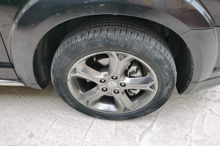 Used Dodge Journey 2016 2.4L Two-Wheel-Drive Touring Edition Right Front Wheel Hub
