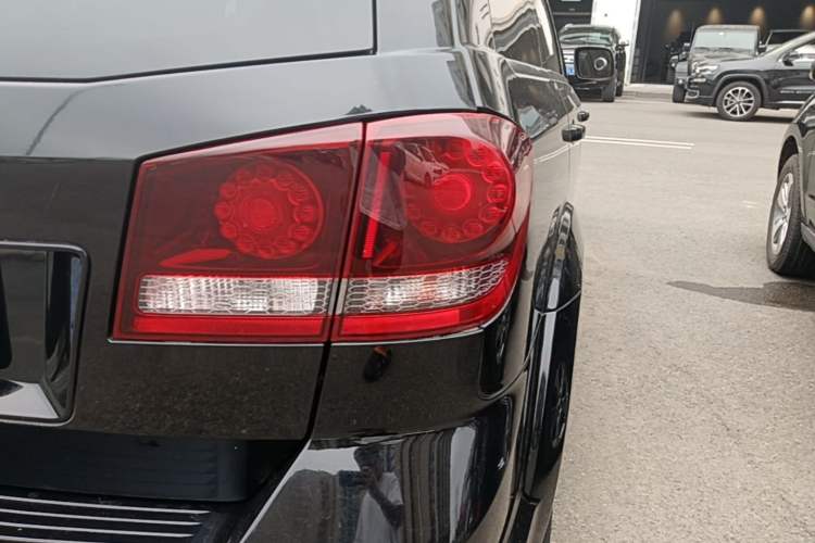 Used Dodge Journey 2016 2.4L Two-Wheel-Drive Touring Edition Right Rear Taillight