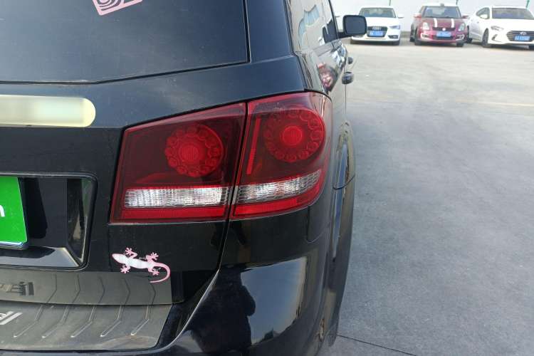 Used Dodge Journey 2016 2.4L Two-Wheel-Drive Touring Edition Right Rear Taillight