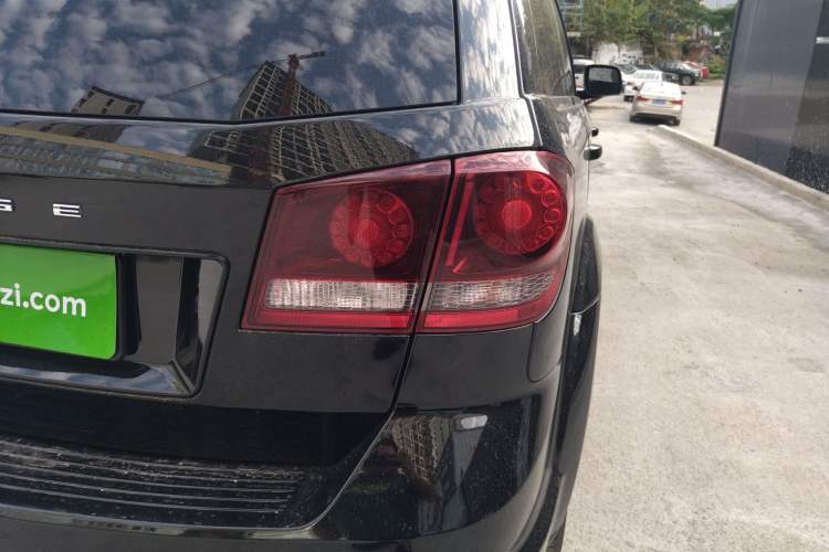 Used Dodge Journey 2016 2.4L Two-Wheel-Drive Touring Edition Right Rear Taillight