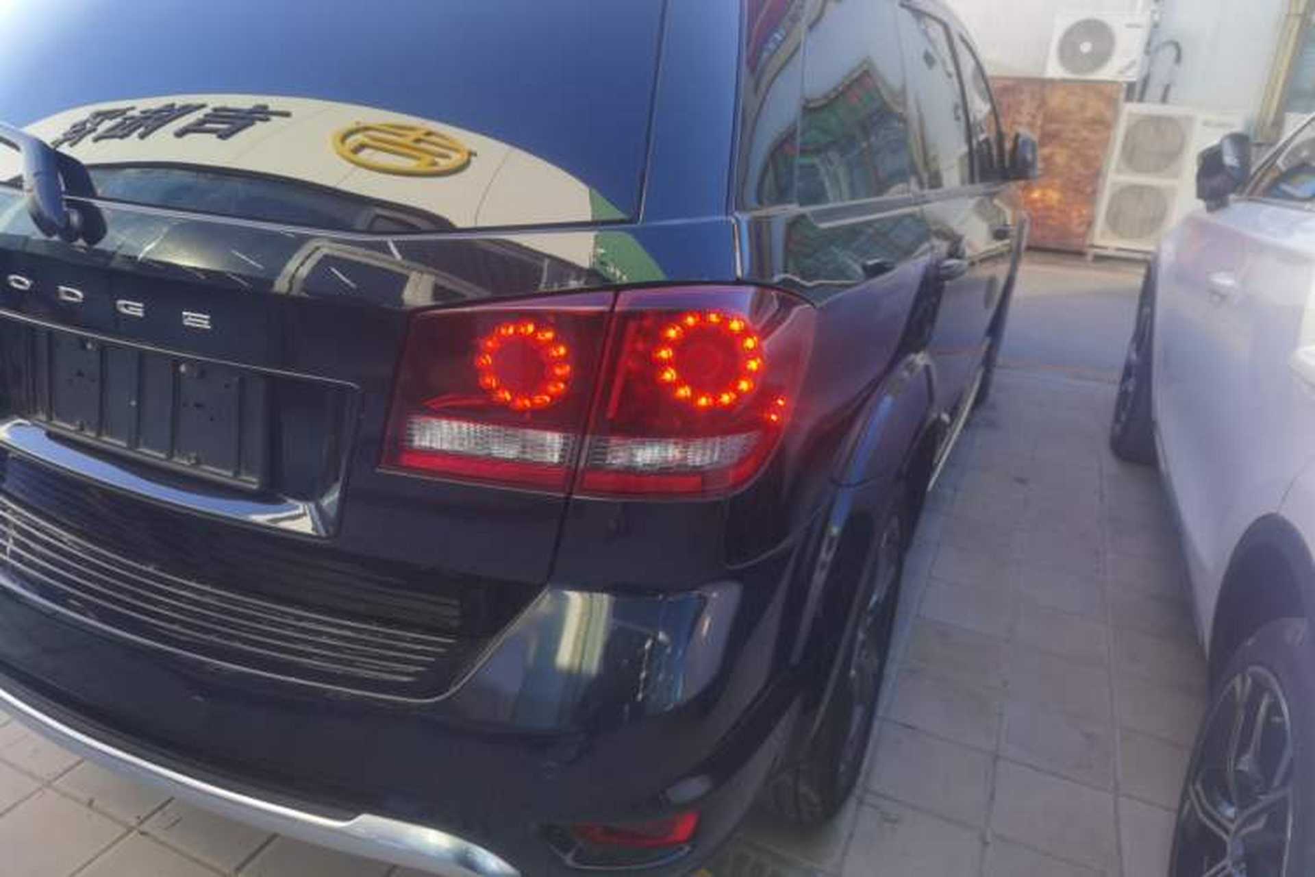 Used Dodge Journey 2016 2.4L Two-Wheel-Drive Touring Edition Right Rear Taillight