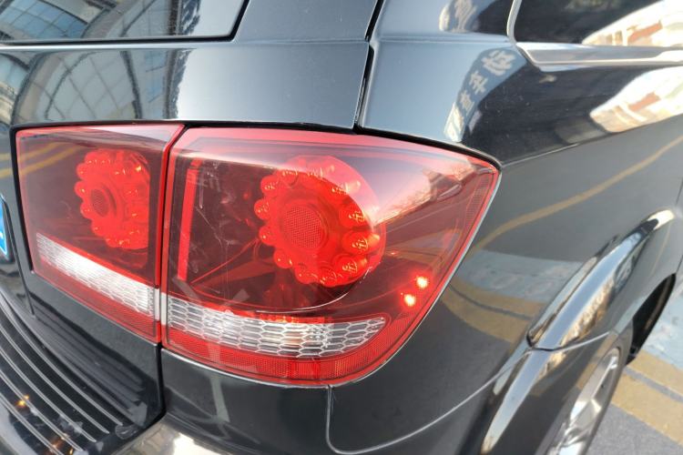 Used Dodge Journey 2016 2.4L Two-Wheel-Drive Touring Edition Right Rear Taillight