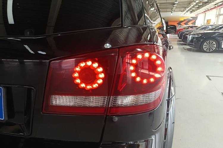 Used Dodge Journey 2016 2.4L Two-Wheel-Drive Touring Edition Right Rear Taillight