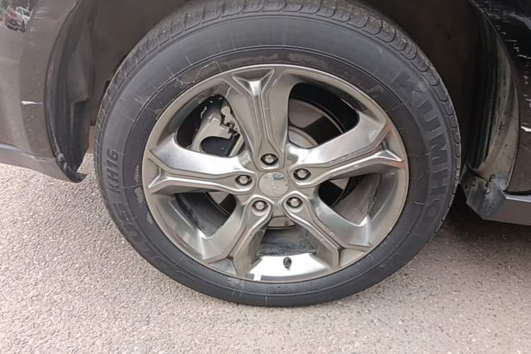 Used Dodge Journey 2016 2.4L Two-Wheel-Drive Touring Edition Right Rear Wheel Hub