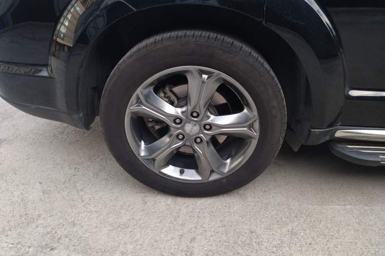 Used Dodge Journey 2016 2.4L Two-Wheel-Drive Touring Edition Right Rear Wheel Hub