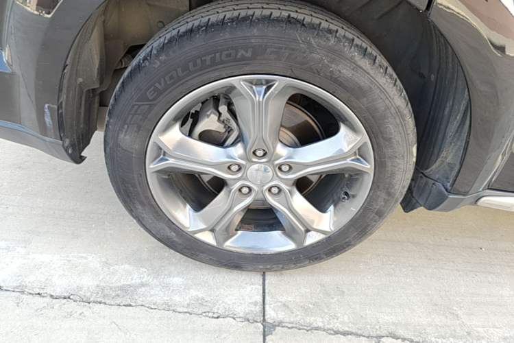Used Dodge Journey 2016 2.4L Two-Wheel-Drive Touring Edition Right Rear Wheel Hub