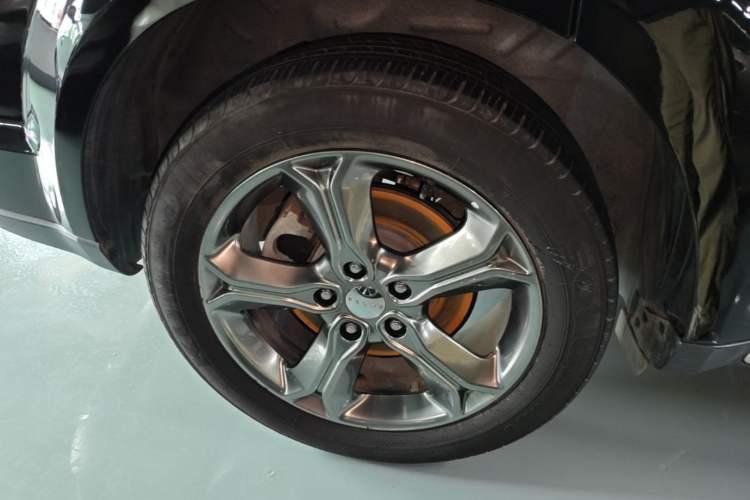 Used Dodge Journey 2016 2.4L Two-Wheel-Drive Touring Edition Right Rear Wheel Hub