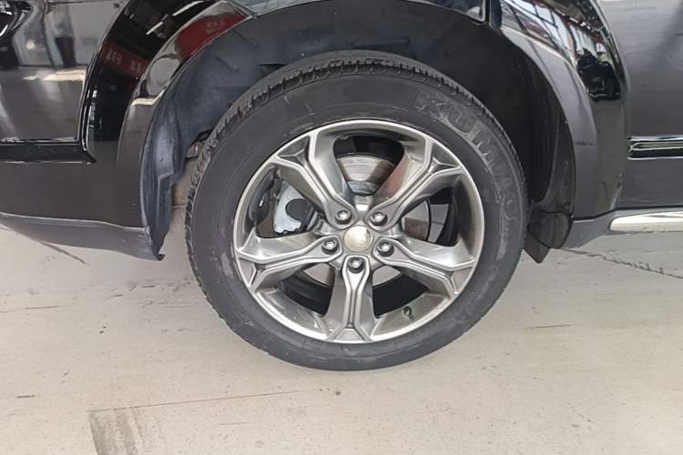 Used Dodge Journey 2016 2.4L Two-Wheel-Drive Touring Edition Right Rear Wheel Hub