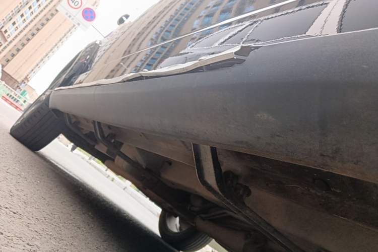 Used Dodge Journey 2016 2.4L Two-Wheel-Drive Touring Edition Right Side Sill