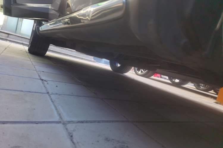 Used Dodge Journey 2016 2.4L Two-Wheel-Drive Touring Edition Right Side Sill