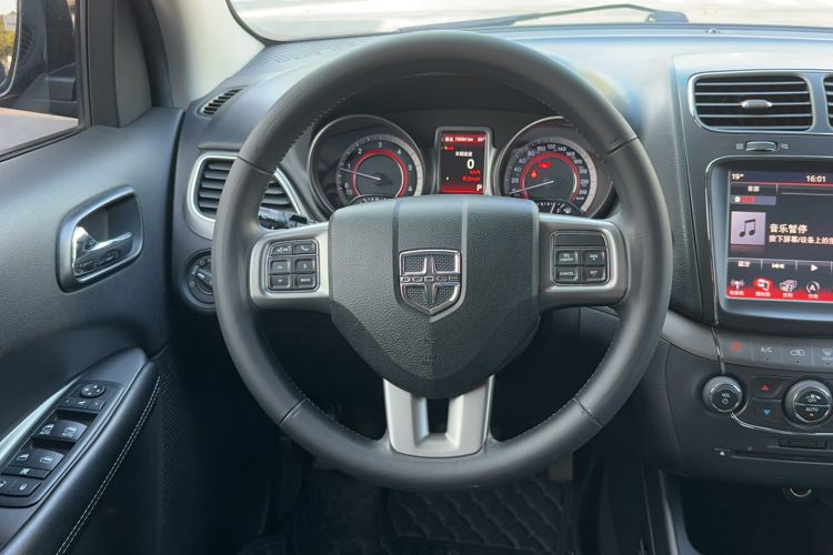 Used Dodge Journey 2016 2.0TD Four-Wheel Drive Touring Edition Steering Wheel