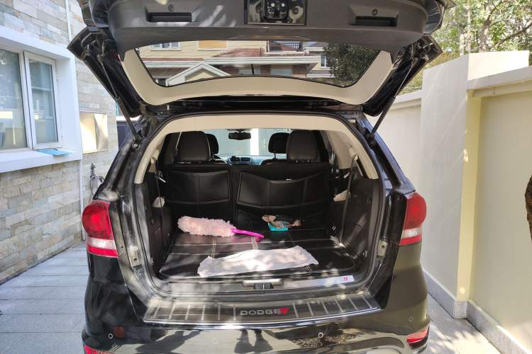 Used Dodge Journey 2016 2.0TD Four-Wheel Drive Touring Edition Trunk