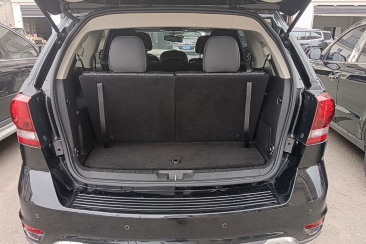 Used Dodge Journey 2016 2.4L Two-Wheel-Drive Touring Edition Trunk
