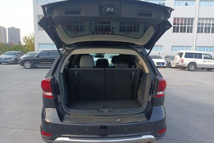 Used Dodge Journey 2016 2.4L Two-Wheel-Drive Touring Edition Trunk