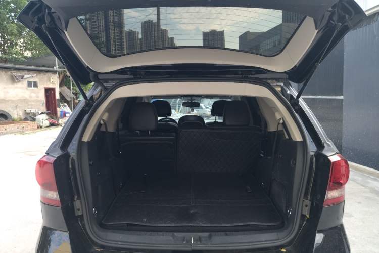 Used Dodge Journey 2016 2.4L Two-Wheel-Drive Touring Edition Trunk