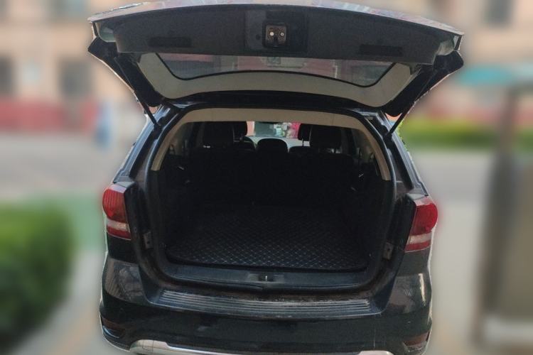 Used Dodge Journey 2016 2.0TD Four-Wheel Drive Touring Edition Trunk