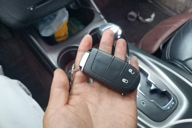 Used Dodge Journey 2016 2.4L Two-Wheel-Drive Touring Edition Vehicle Key