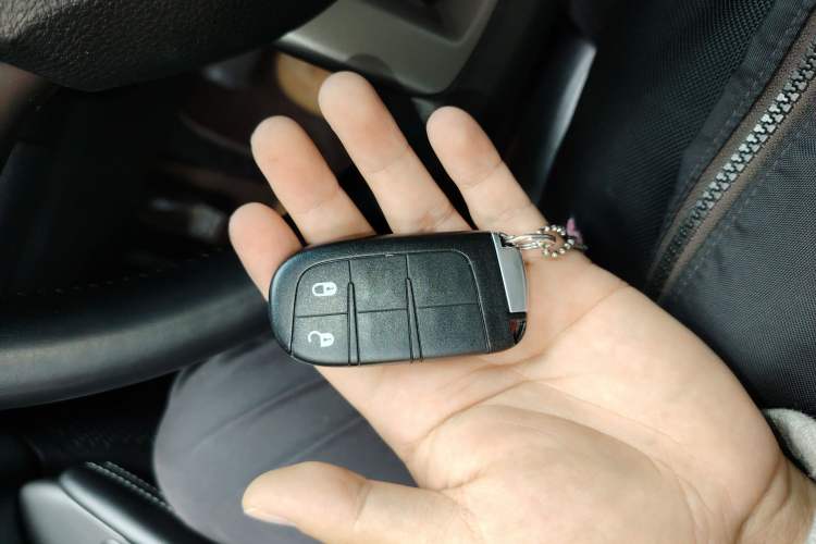Used Dodge Journey 2016 2.4L Two-Wheel-Drive Touring Edition Vehicle Key