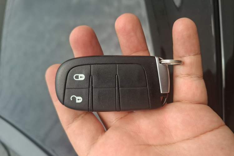 Used Dodge Journey 2016 2.4L Two-Wheel-Drive Touring Edition Vehicle Key
