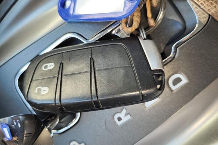 Used Dodge Journey 2016 2.4L Two-Wheel-Drive Touring Edition Vehicle Key