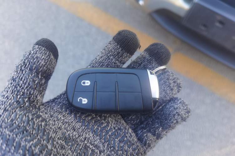 Used Dodge Journey 2016 2.4L Two-Wheel-Drive Touring Edition Vehicle Key