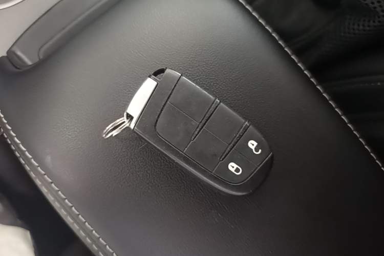 Used Dodge Journey 2016 2.4L Two-Wheel-Drive Touring Edition Vehicle Key