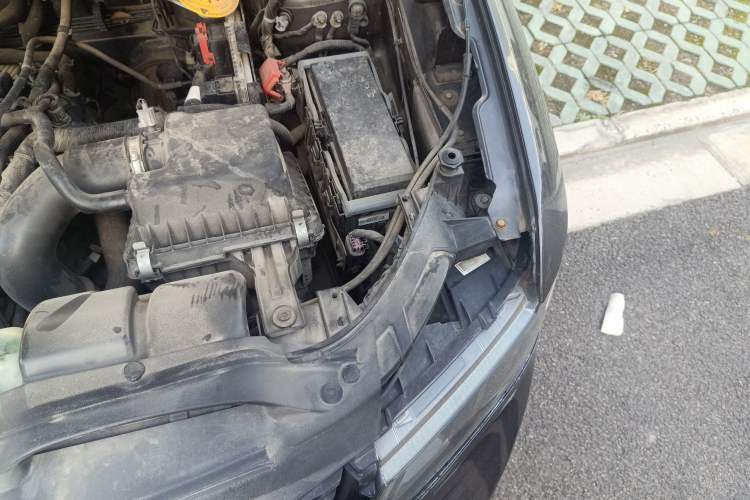 Used Dodge Journey 2016 2.4L Two-Wheel-Drive Touring Edition Engine Bay Left