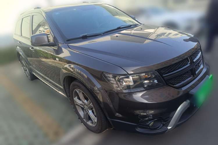 Used Dodge Journey 2016 2.4L Two-Wheel-Drive Touring Edition Front Right 45 Deg