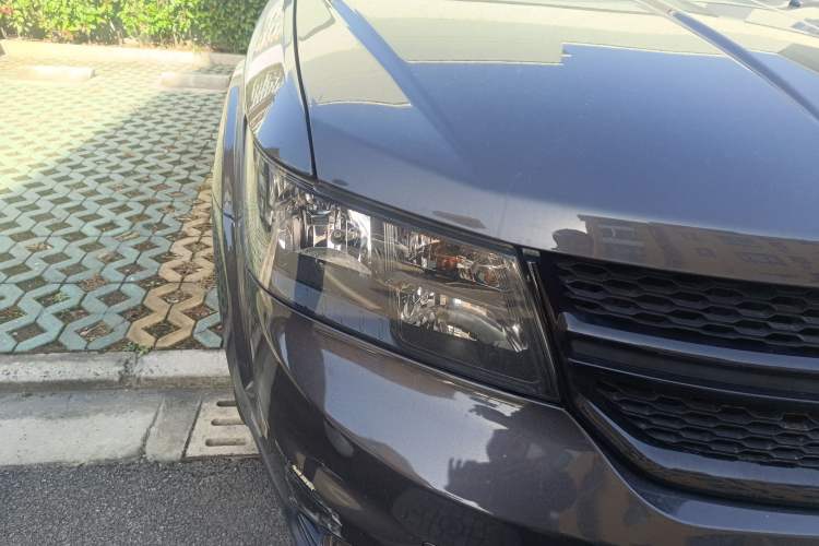 Used Dodge Journey 2016 2.4L Two-Wheel-Drive Touring Edition Right Front Headlight