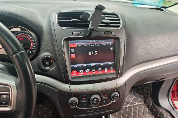 Used Dodge Journey 2016 2.4L Two-Wheel-Drive Touring Edition Audio And AC Panel