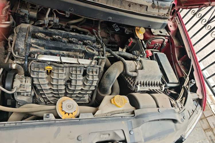 Used Dodge Journey 2016 2.4L Two-Wheel-Drive Touring Edition Engine Bay Left