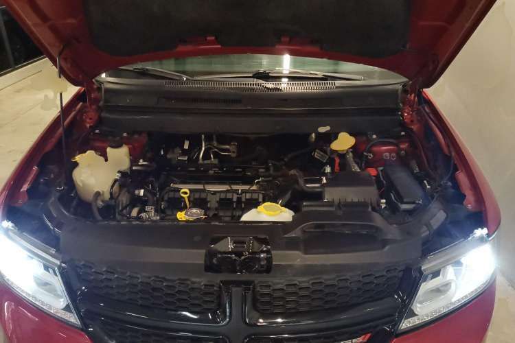 Used Dodge Journey 2016 2.4L Two-Wheel-Drive Touring Edition Engine Bay