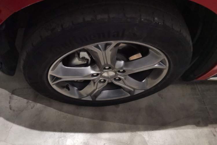 Used Dodge Journey 2016 2.4L Two-Wheel-Drive Touring Edition Left Front Wheel Hub
