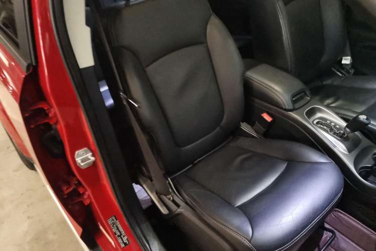 Used Dodge Journey 2016 2.4L Two-Wheel-Drive Touring Edition Right Front Seat