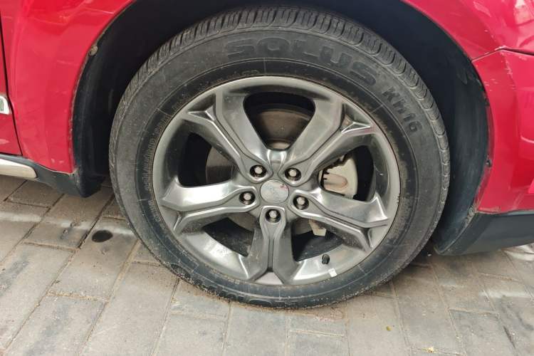 Used Dodge Journey 2016 2.4L Two-Wheel-Drive Touring Edition Right Front Wheel Hub