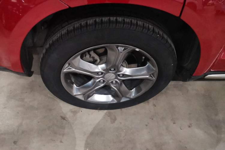 Used Dodge Journey 2016 2.4L Two-Wheel-Drive Touring Edition Right Rear Wheel Hub