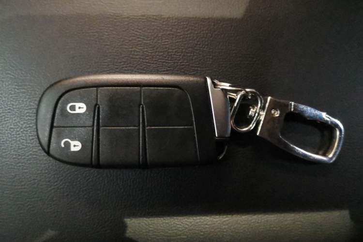 Used Dodge Journey 2016 2.4L Two-Wheel-Drive Touring Edition Vehicle Key