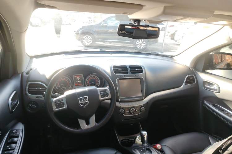 Used Dodge Journey 2016 2.4L Two-Wheel-Drive Touring Edition Center Console