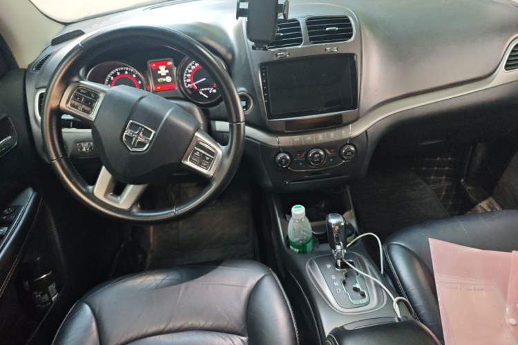 Used Dodge Journey 2016 2.4L Two-Wheel-Drive Touring Edition Center Console