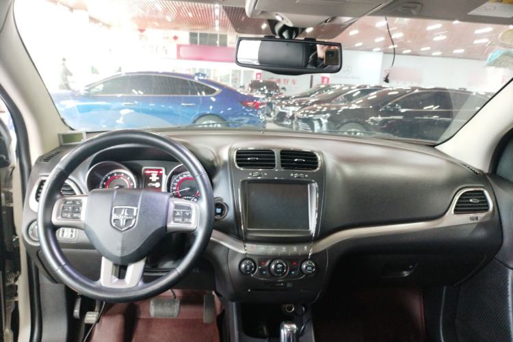 Used Dodge Journey 2016 2.4L Two-Wheel-Drive Touring Edition Center Console
