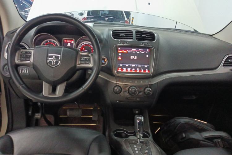 Used Dodge Journey 2016 2.4L Two-Wheel-Drive Touring Edition Center Console