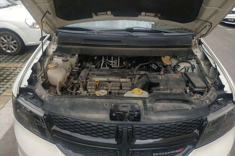 Used Dodge Journey 2016 2.4L Two-Wheel-Drive Touring Edition Engine Bay