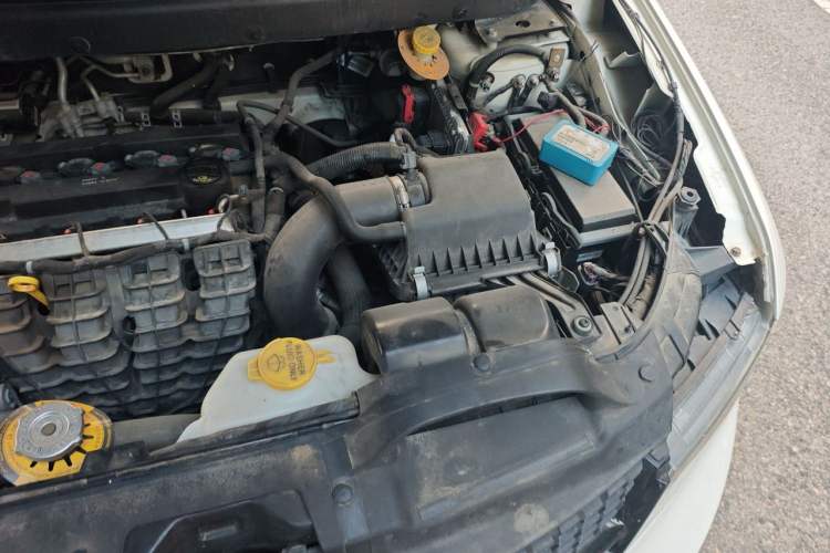 Used Dodge Journey 2016 2.4L Two-Wheel-Drive Touring Edition Engine Bay Left