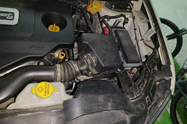 Used Dodge Journey 2016 2.0TD Four-Wheel Drive Touring Edition Engine Bay Left