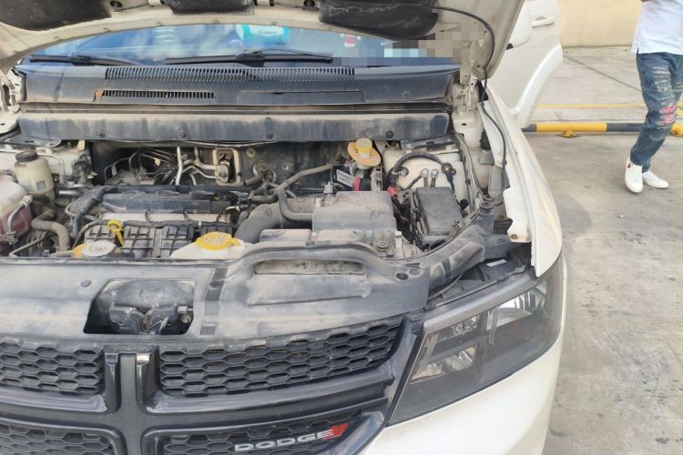 Used Dodge Journey 2016 2.4L Two-Wheel-Drive Touring Edition Engine Bay Left