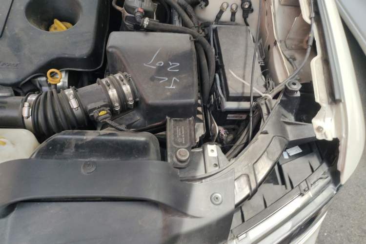 Used Dodge Journey 2016 2.0TD Four-Wheel Drive Touring Edition Engine Bay Left