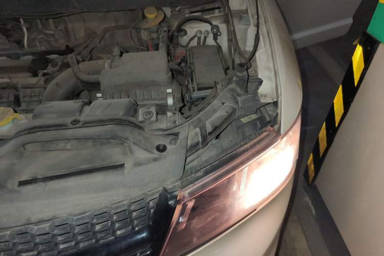 Used Dodge Journey 2016 2.4L Two-Wheel-Drive Touring Edition Engine Bay Left