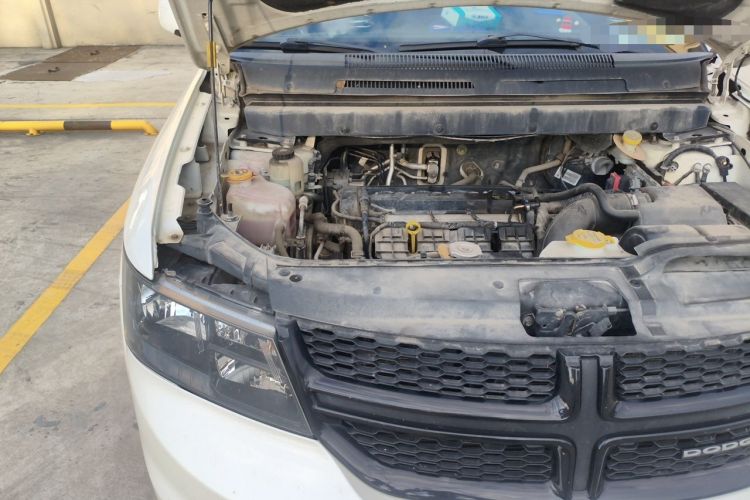 Used Dodge Journey 2016 2.4L Two-Wheel-Drive Touring Edition Engine Bay Right