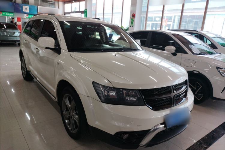 Used Dodge Journey 2016 2.4L Two-Wheel-Drive Touring Edition Front Right 45 Deg