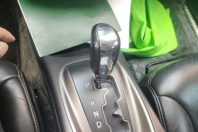 Used Dodge Journey 2016 2.0TD Four-Wheel Drive Touring Edition Gear Lever